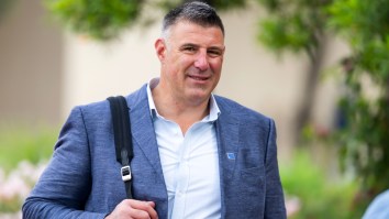 Mike Vrabel Is Being Stalked By Paparrazi & Asked Uncomfortable Questions About Dianna Russini While Being Followed To His Car