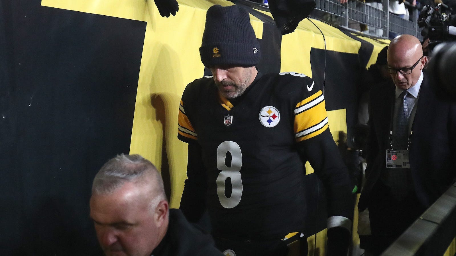Steelers Use Right-of-First-Refusal Tender on Aaron Rodgers