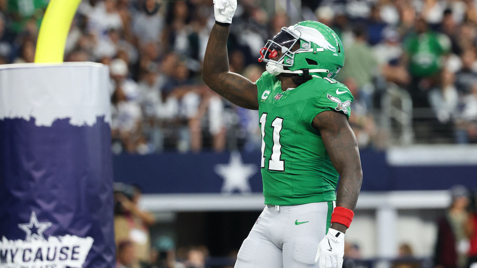 Former Eagles Star Criticizes Philly Fans For Treatment of AJ Brown