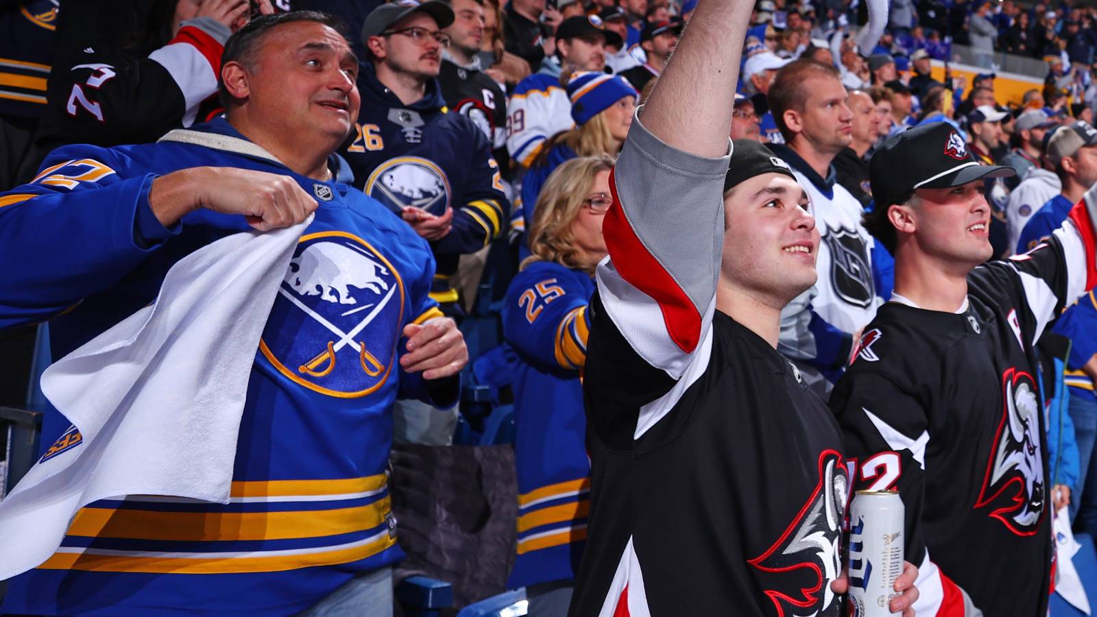 Sabres Fans Create Electric Scene By Belting Out ‘O Canada’ After Anthem Singer’s Mic Malfunctions