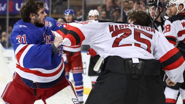 Igor Shesterkin fights Jacob Markstrom during Rangers-Devils game