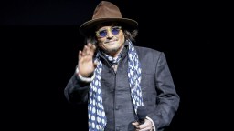 Johnny Depp’s Hollywood Comeback Officially Complete As He Gets Rave Reaction At CinemaCon: ‘An Extraordinary Privilege’