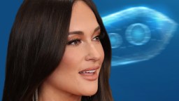Singer Kacey Musgraves Shares Videos Of ‘Insane’ Orb-Shaped UFOs That Followed Her Flight