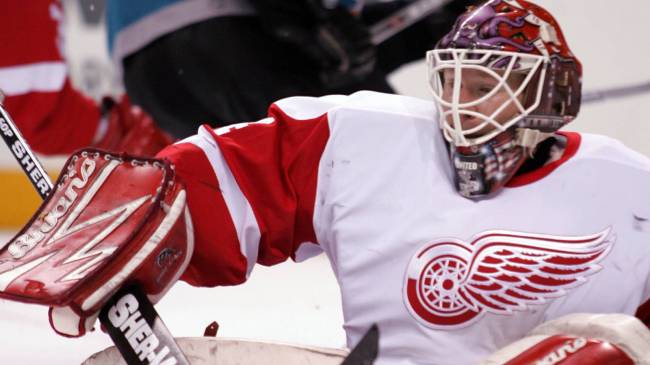 Red Wings goalie Manny Legace