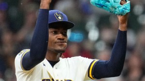 Milwaukee-Brewers-pitcher-Abner-Uribe