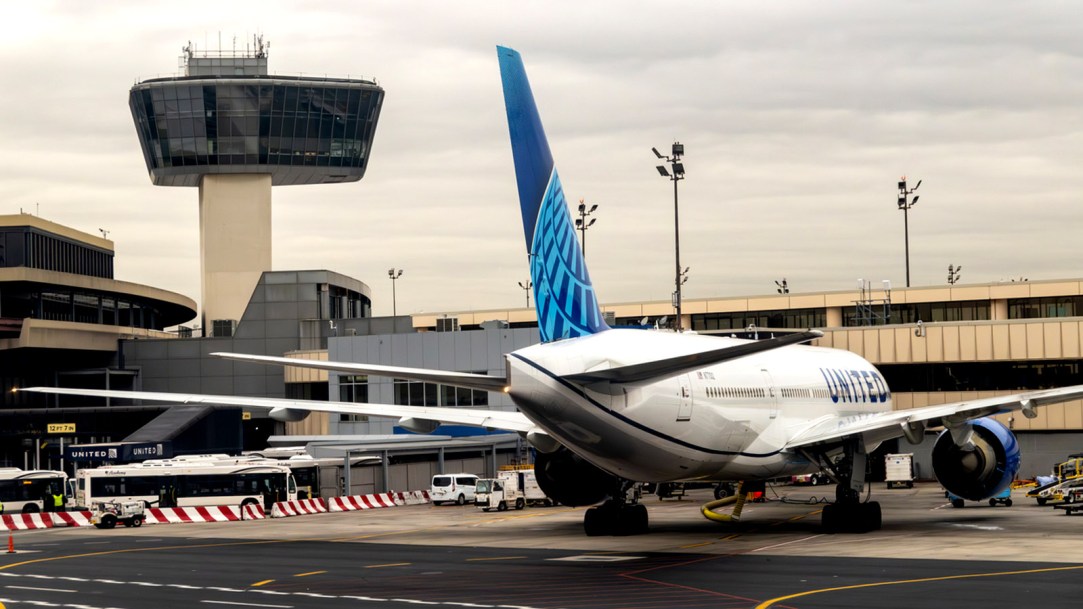 United-plane-at-the-Newark-Liberty-International-Airport