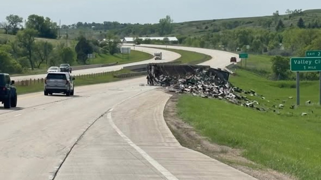 bees-north-dakota-truck-crash