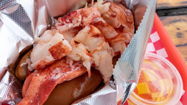 Hot lobster roll with butter