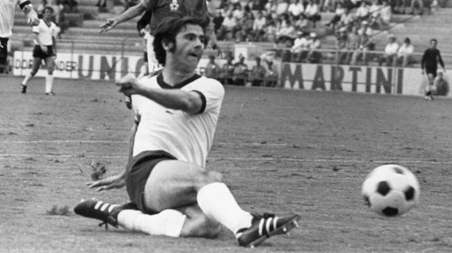 Gerd Müller plays for West Germany at 1970 World Cup