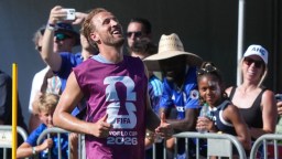 American Soccer Fan Tricks England Captain Harry Kane Into Signing Declaration Of Independence