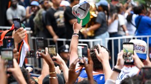 knicks fans at parade