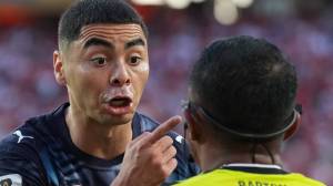 Miguel Almiron of Paraguay argues with referee during World Cup match
