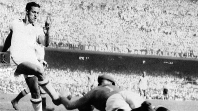 Ademir plays for Brazil in 1950 World Cup