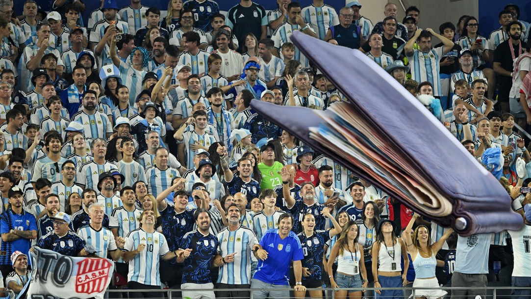 Argentina soccer fans lost wallet chant find owner takeover dallas world cup