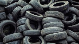 Hundreds Of Tires Mysteriously Appeared On An Oregon Man’s Property, Leaving Him Completely Flummoxed