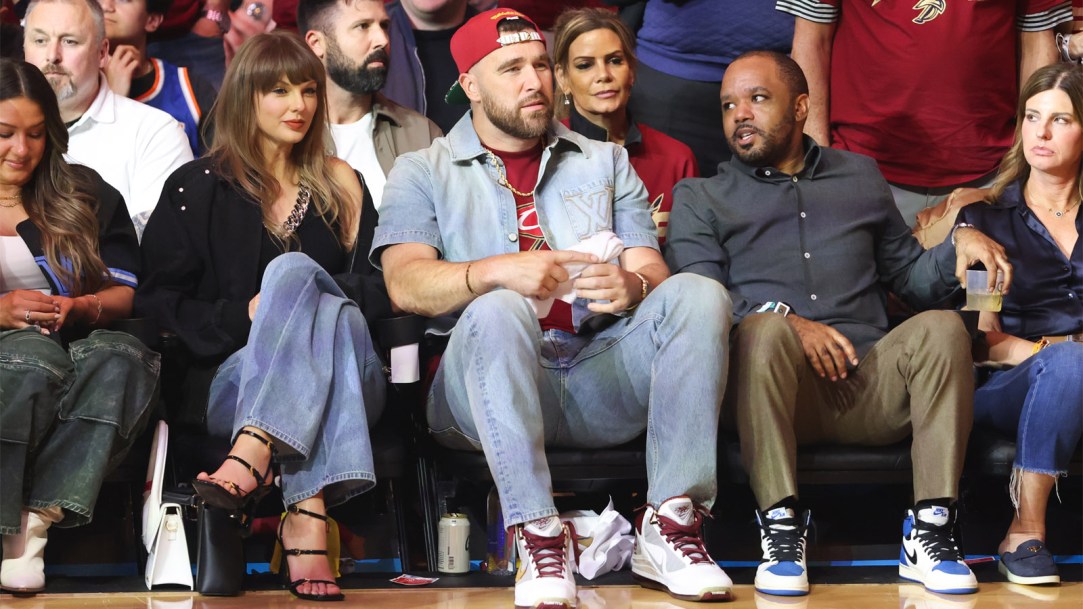 taylor-swift-travis-kelce-cleveland-cavaliers-chairs