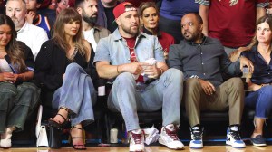 taylor-swift-travis-kelce-cleveland-cavaliers-chairs