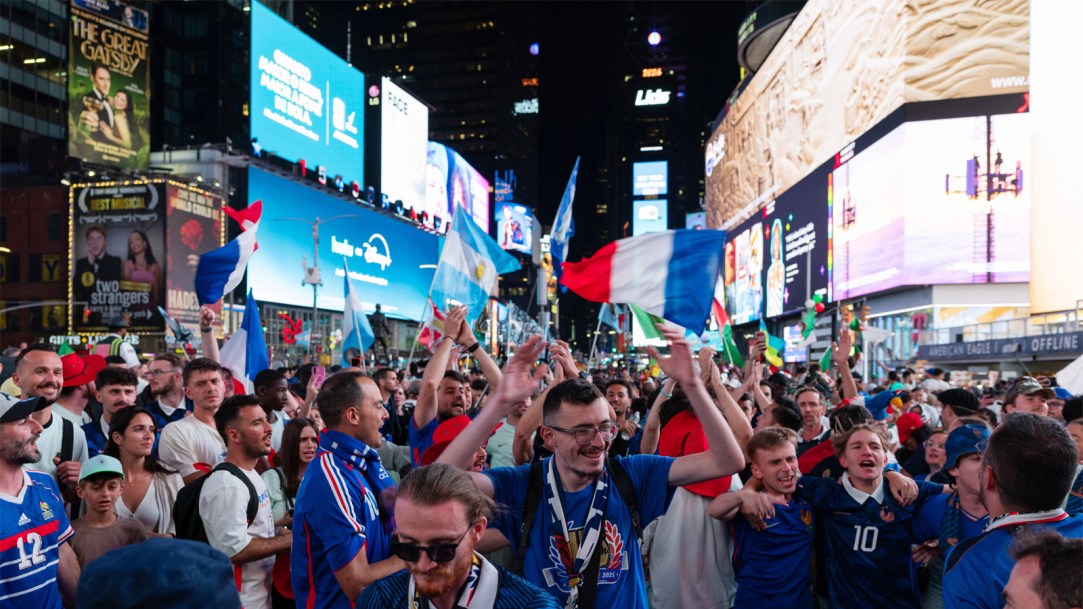world-cup-fans-times-square