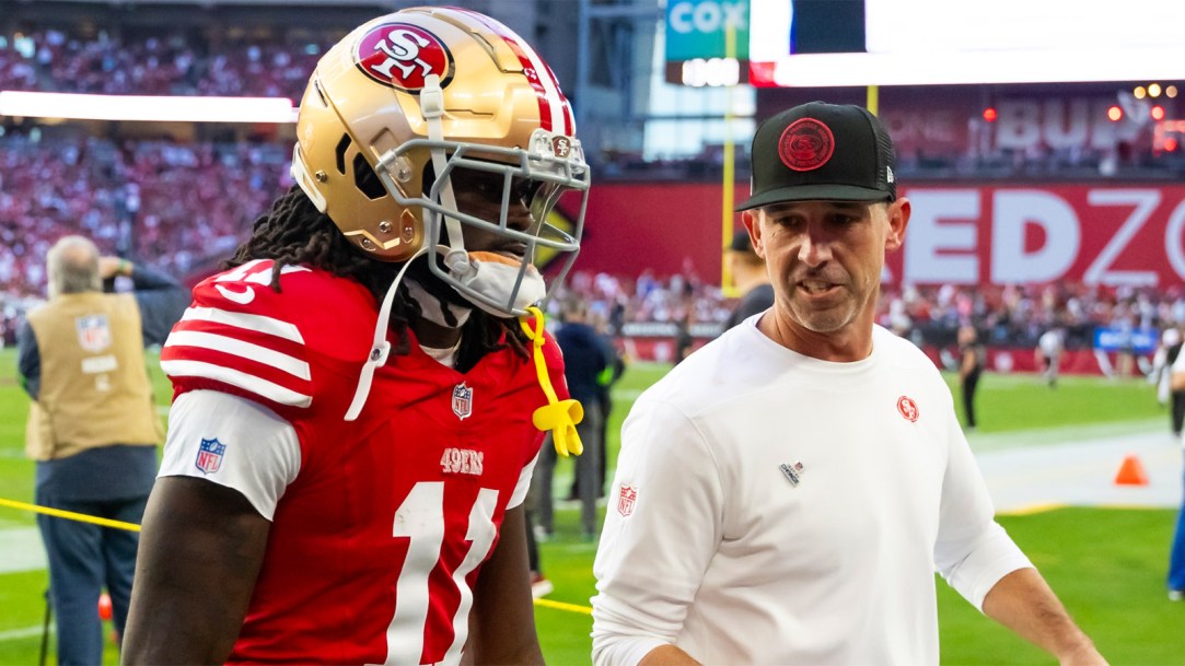 49ers-head-coach-Kyle-Shanahan-talks-to-wide-receiver-Brandon-Aiyuk
