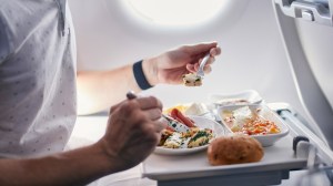 Chicken-entree-Airline-meal-served-during-flight