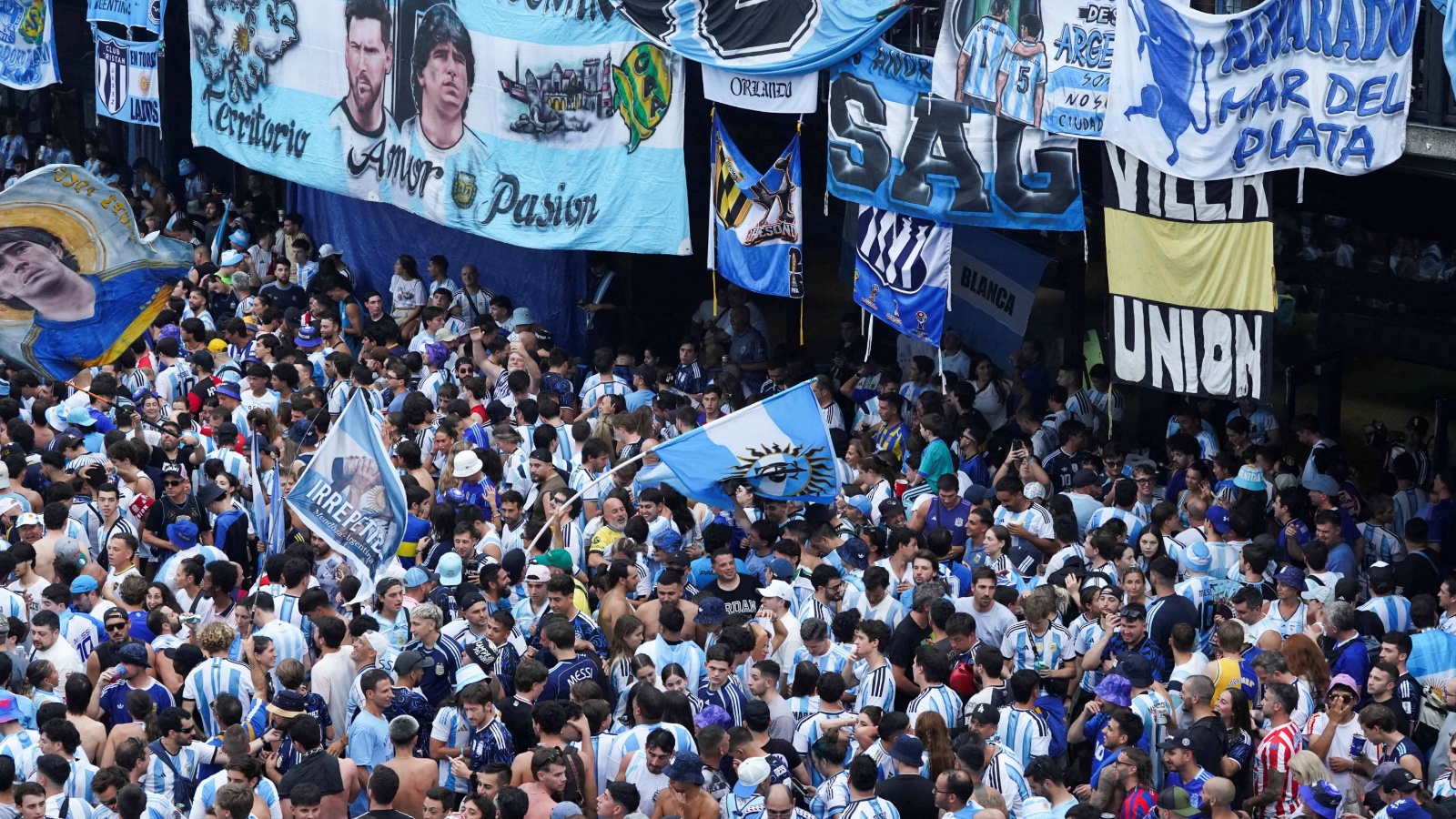 Argentinian fans burn UK flags ahead of game vs England