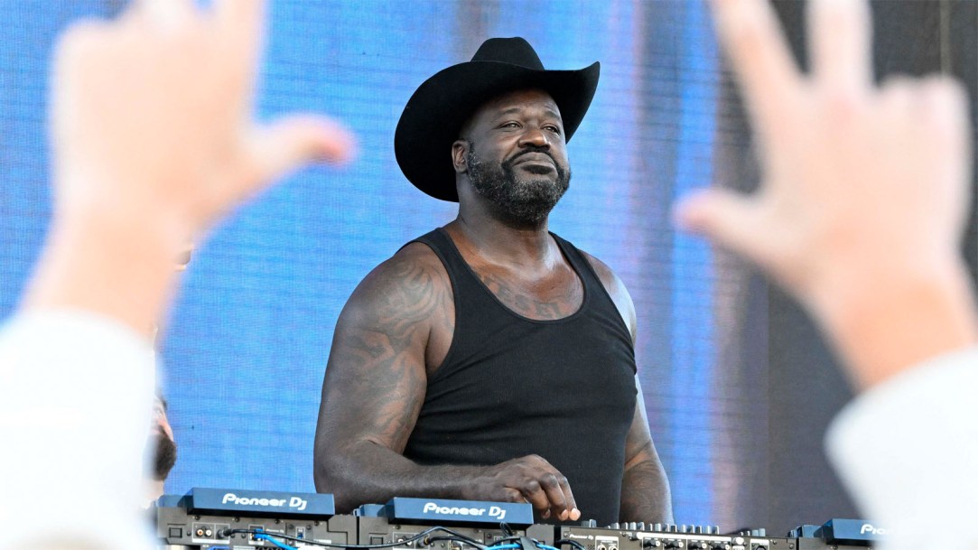 Shaquille-ONeal-also-known-as-DJ-Diesel
