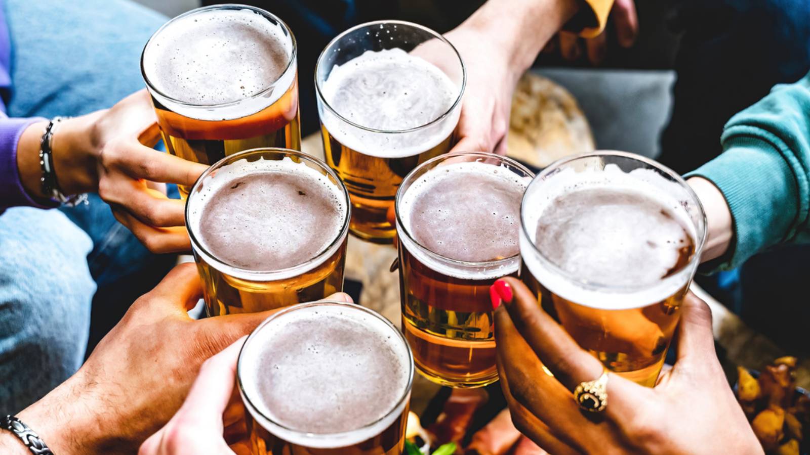 Thousands Of Strangers Have Formed Competing Group Chats Devoted To Literally Drinking A Million Beers Because Dudes Rock