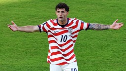 Landon Donovan’s Criticism Of Christian Pulisic Can Be Disproved By One Single Video Of Fan Interaction