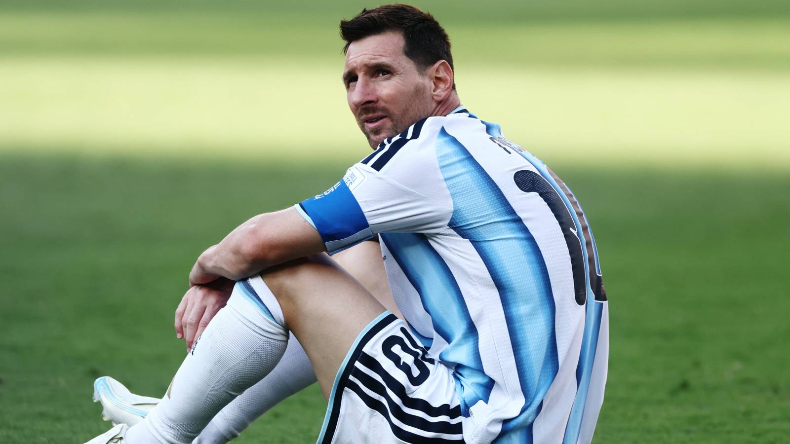 Lionel Messi sits on field after World Cup loss to Spain