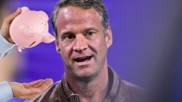LSU Organizes Mysterious Meetup With Top Boosters After Admitting It’s Going Broke Because Of Lane Kiffin