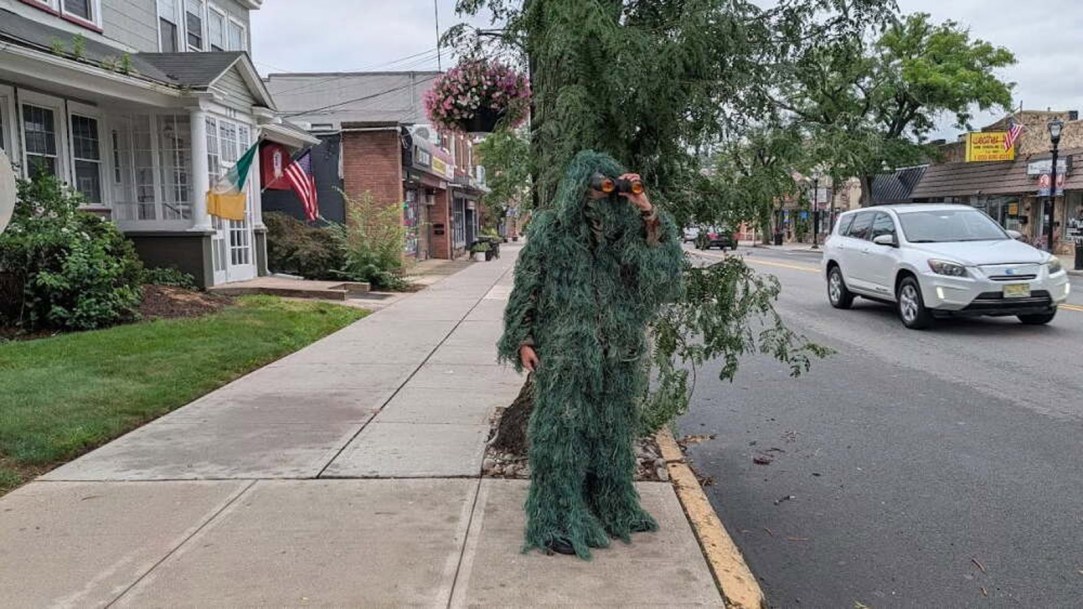 new-jersey-cop-dressed-as-bush