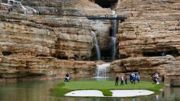 Golfers Lucky To Be Alive After Driving Cart Off Massive Cliff And Landing In Water Next To Iconic Hole At Missouri Course Designed By Tiger Woods (Video)
