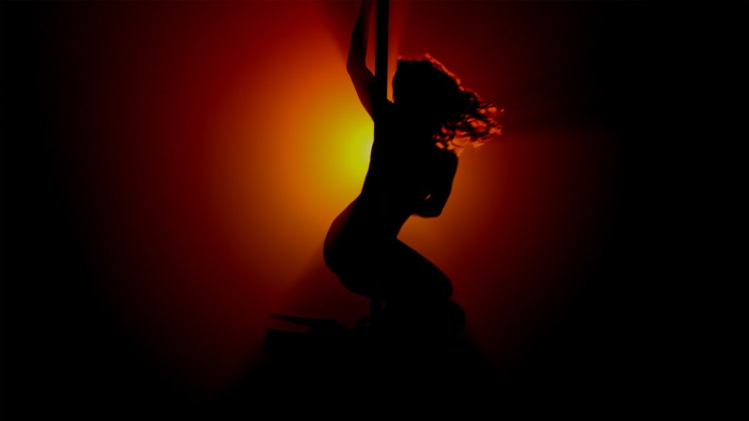 pole-dancing-woman