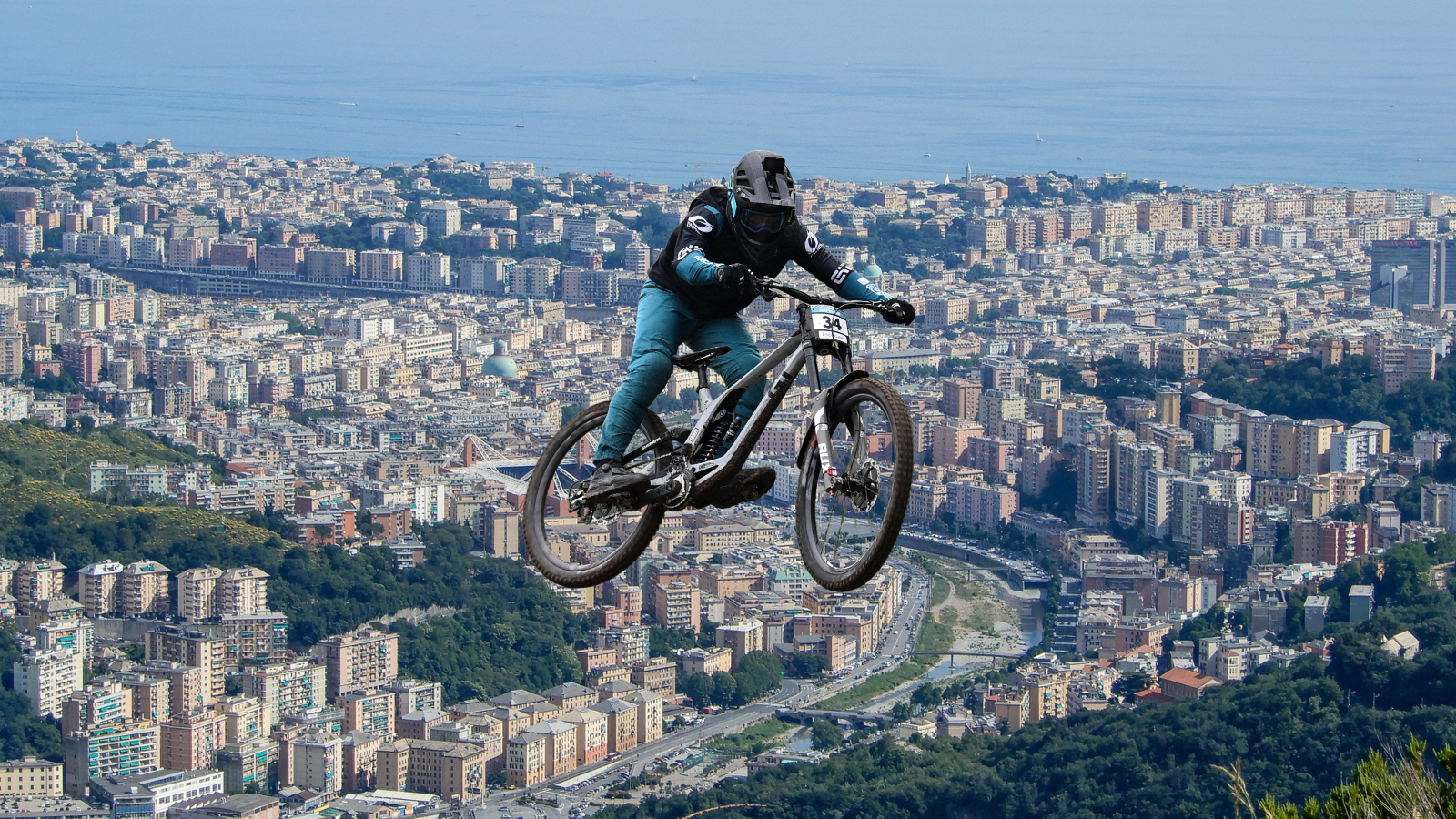 Red Bull Genova Cerro Abajo winner Roger Vieira over Genova