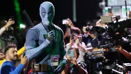 Ryan Reynolds Went To Comic-Con Dressed As Deadpool To Hang Out With Unsuspecting Fans, Costume May Tease His MCU Future