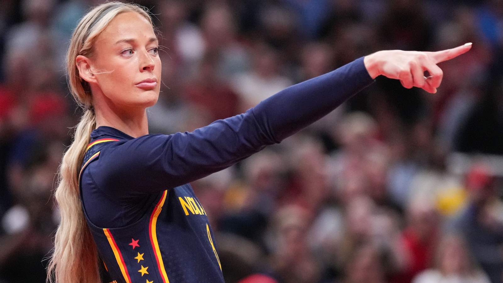 sophie cunningham pointing