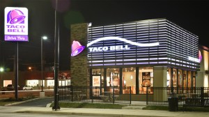 taco-bell-in-dayton-ohio-at-night