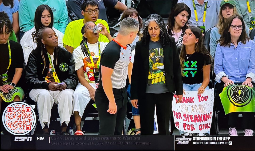 XX XY Sophie Cunningham Support Sign Seattle Storm Courtside