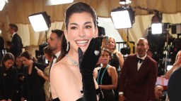 Topps Just Released An Anne Hathaway Arsenal FC Autograph Card, And Not Everyone Is Happy About It