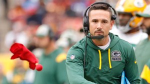 Packers coach Matt LaFleur throws challenge flag