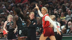 Sophie Cunningham hits 3-pointer to quiet crowd