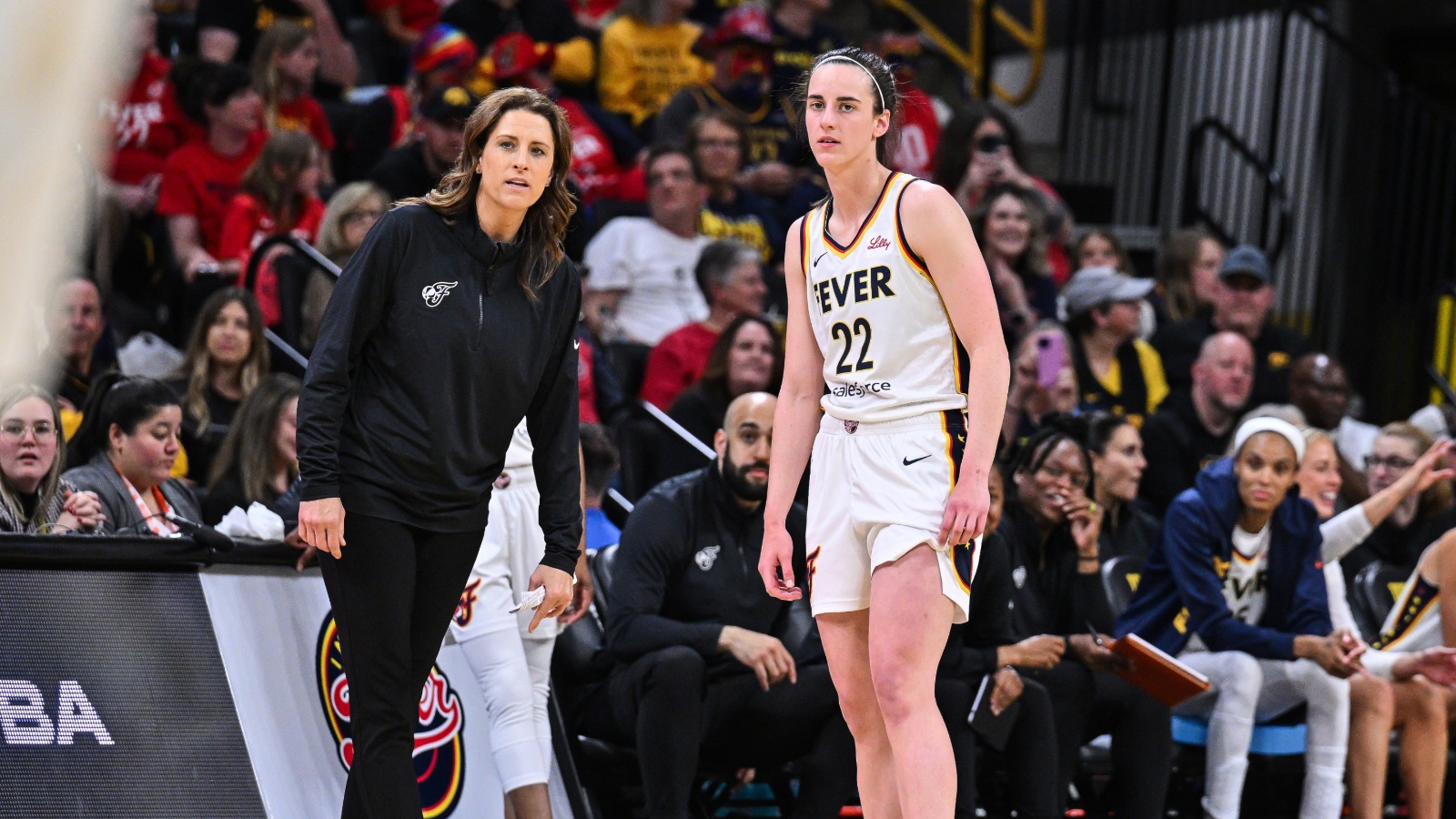 Caitlin Clark's reaction to Stephanie White defending DiJonai Carrington goes viral