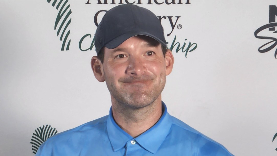 Tony-Romo-talks-to-the-media