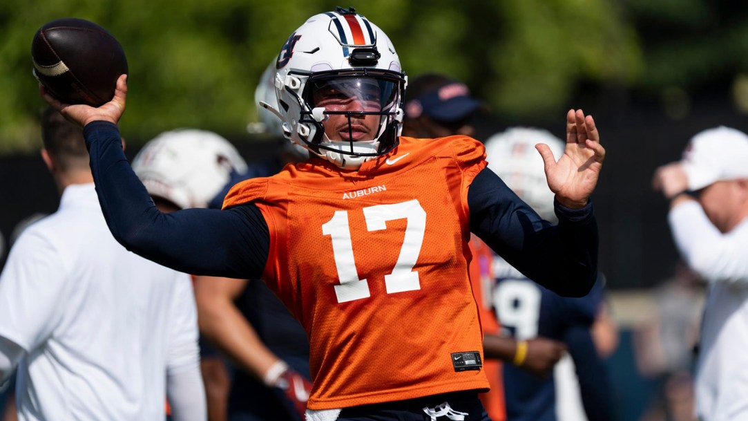 Byrum Brown Throwing Motion Auburn Quarterback