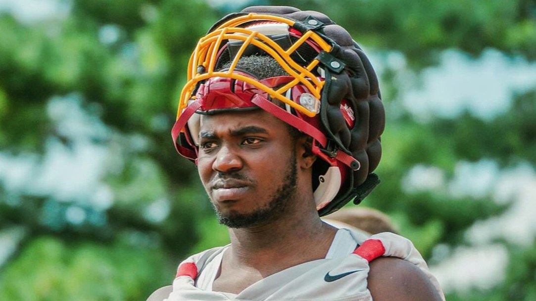 Demarico Young Simpson College Deaf Running Back Football Transfer Sign Language Interpreter