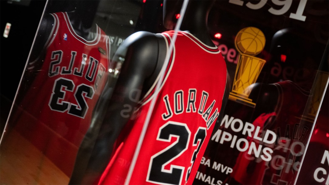 michael-jordan-game-1-1998-nba-finals-jersey