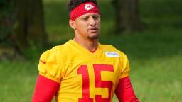 Patrick Mahomes Immediately Roasted Himself After Embarrassing Training Camp Throw Went Viral