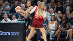 Sophie Cunningham Elbowed In Face, Called For Foul While Being Heavily Booed In Minnesota