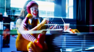 woman-eating-in-mcdonalds