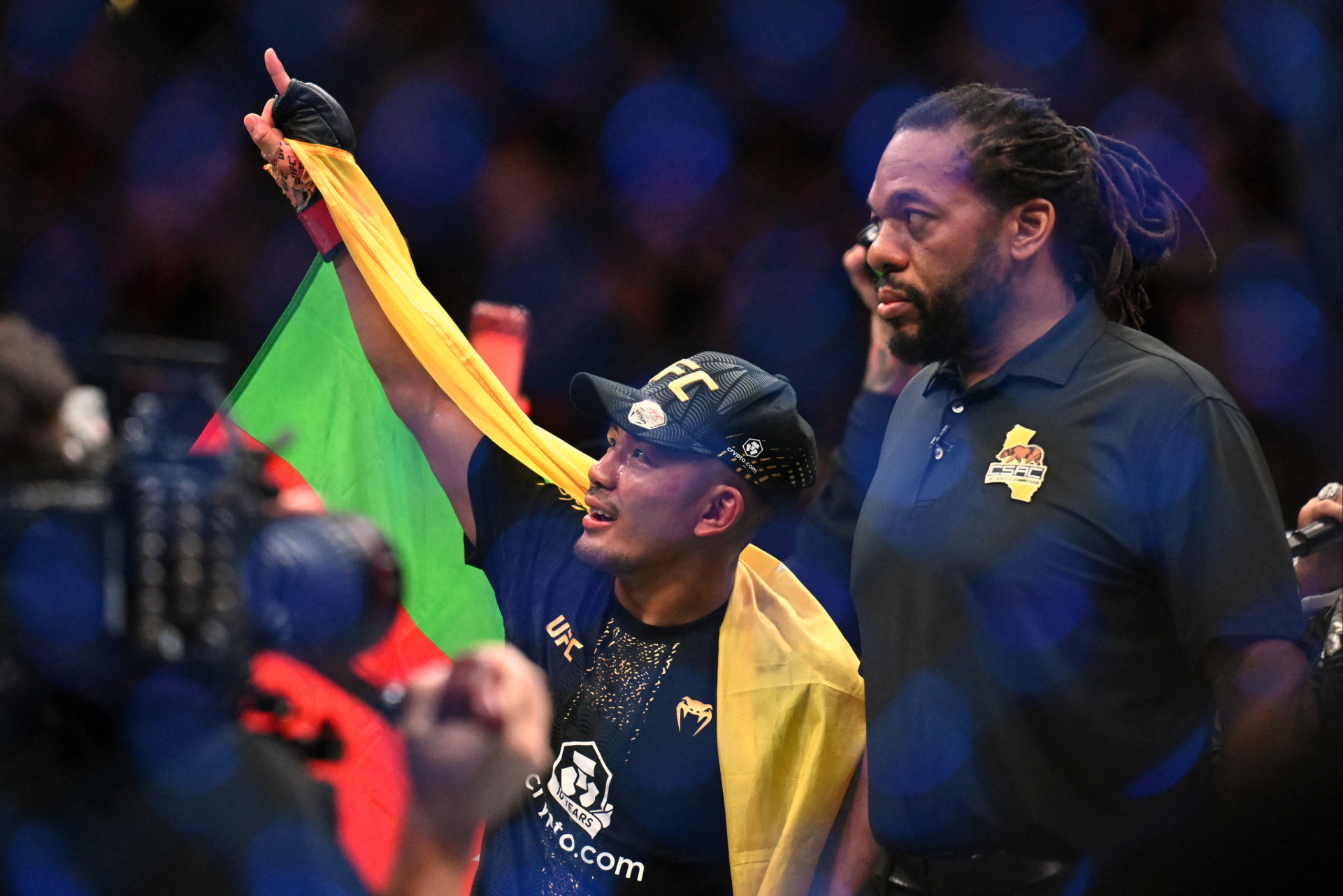 Van Retains Title, Tsarukyan Earns Shot Van Retains Title, Tsarukyan Earns Shot